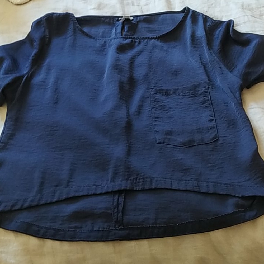 Loose shirt